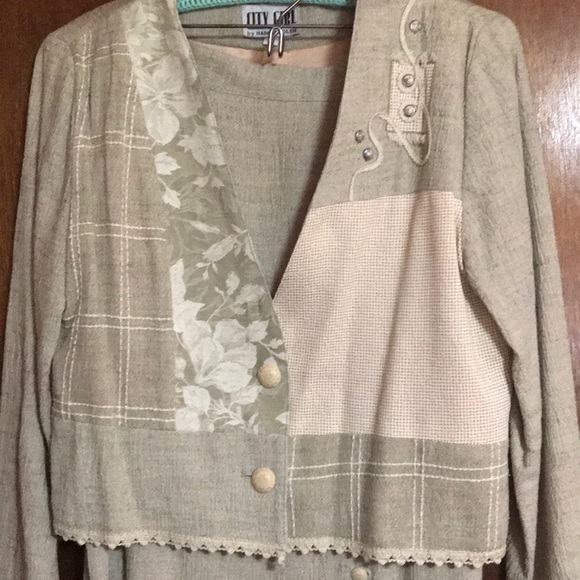 Skirt Suit - Picture 3 of 8